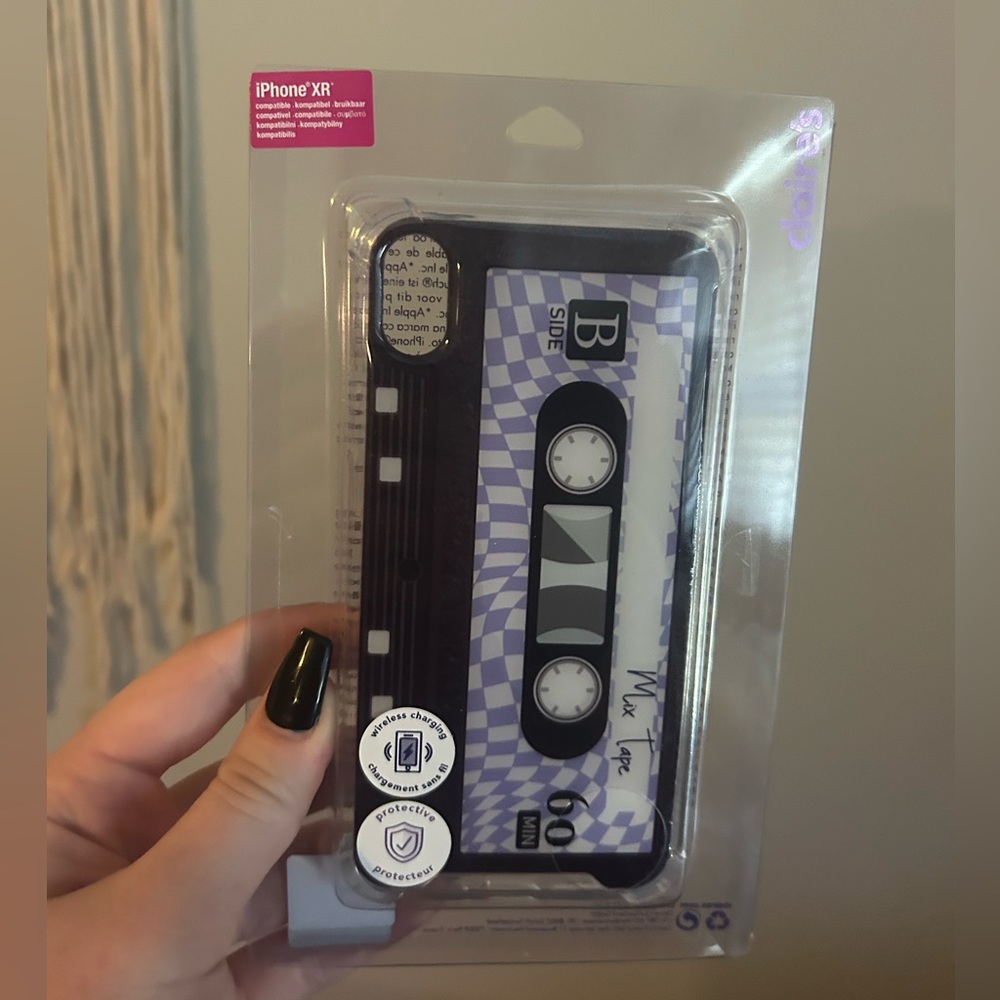 Claire’s Mix Tape Checker iPhone XR Case NWT 📼💜